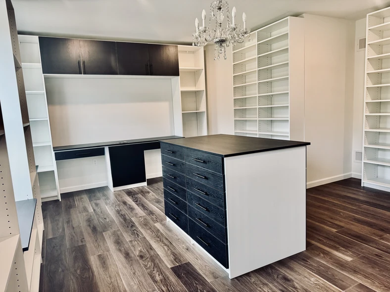 Walk-in-closet-with-island
